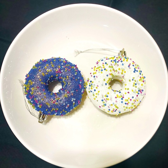 Cupcake🧁 and Donuts 🍩 Christmas ornaments 😋 - Picture 3 of 4